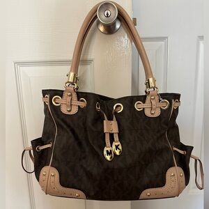 Michael Kors Monogram shoulder bag.